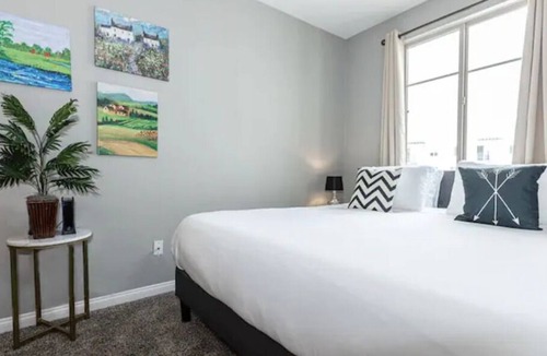 Morena Apartment | Resort Style by Beach w/Pool/Gym/Theater/King Beds