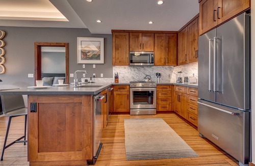 Lakeside Park Condo | Resort! Walk to Skiing/Casinos/Beach, Pool & Spa, Gym, Grill: Zalanta Oasis