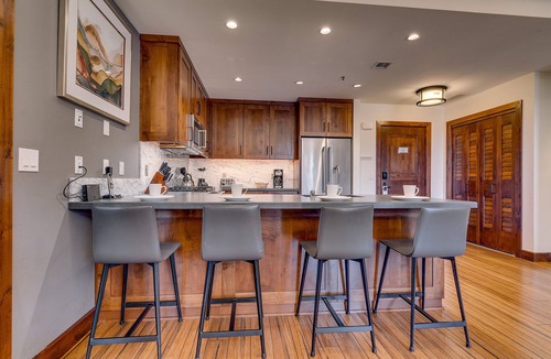 Lakeside Park Condo | Resort! Walk to Skiing/Casinos/Beach, Pool & Spa, Gym, Grill: Zalanta Oasis
