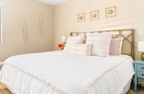 Indian Cove House | Retreat + Views + 10 mins Joshua Tree National Park + Hot tub & Pool