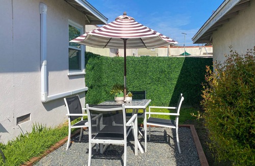 Eastside Condo | Retro Vibes - Updated 1950s 1 Br/1 bath Duplex Unit