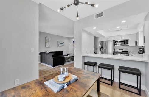 Belmont Shore House | Right By The Sand, Entire 3-Bedroom House In Belmont Shore