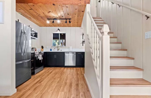 Springville Cabin | River Haus Sequoia - Views+KingBeds+HotTub+Modern