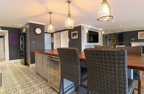 Thames Ditton Cottage | RIVER HAVEN - RIVER THAMES FRONTAGE HOUSE in Thames Ditton