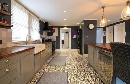 Thames Ditton Cottage | RIVER HAVEN - RIVER THAMES FRONTAGE HOUSE in Thames Ditton