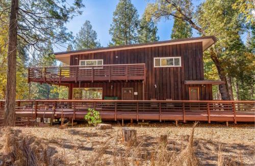 North Wawona House | River's Edge w/BBQ, Wifi, Firepit
