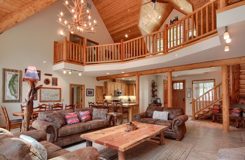 North Wawona House | Rivercrest Lodge with Hot Tub-Pool Table-Firepit