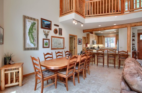 North Wawona House | Rivercrest Lodge with Hot Tub-Pool Table-Firepit
