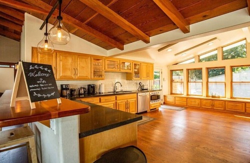 Cascade House | Riverhouse Sanctuary on the Sacramento River — Spa, Pool & Privacy - Sleeps 10
