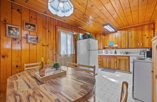 Strawberry Cabin | Rivers Resort Cabin #2