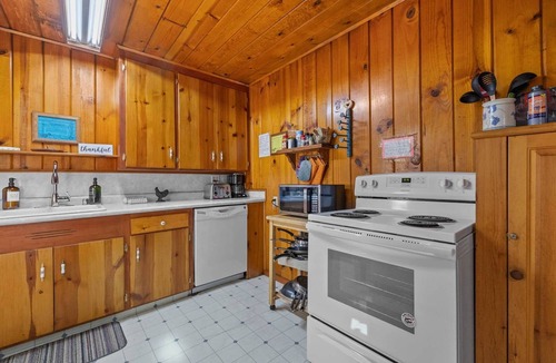 Strawberry Cabin | Rivers Resort Cabin #2