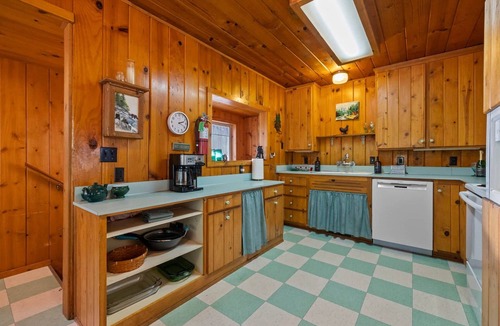 Strawberry House | Rivers Resort Cabin #5