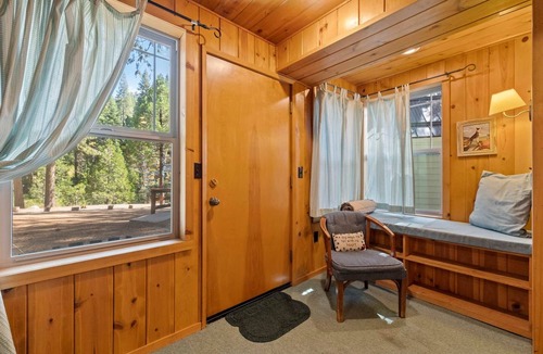 Strawberry House | Rivers Resort Cabin #5