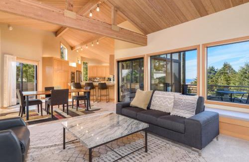 Sea Ranch House | Riverview - Private Hot Tub - Sleeps 12