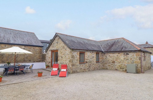 Saint Erth Praze Cottage | RIVIERE BARTON, pet friendly, with hot tub in Hayle