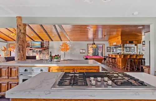 Boulder Bay Apartment | Roaring Lion Lakefront Lodge + Major Lake Views