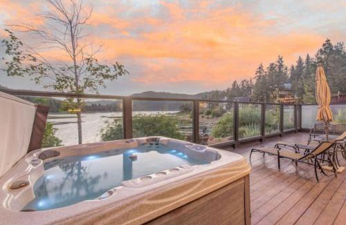 Boulder Bay House | Roaring Lion Lakefront Lodge