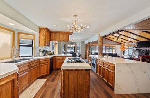 Boulder Bay House | Roaring Lion Lakefront Lodge
