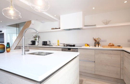 St Ives House | Rockfish - next to Porthmeor beach, sleeps 8 with sea view.