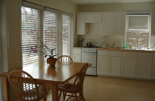The Flats Apartment | RODEO DRIVE STUDIO BEVERLY HILLS 90210 WITH POOL