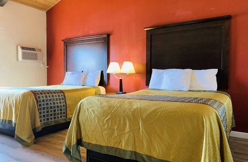 Fallbrook Hotel | Rodeway Inn Fallbrook Downtown