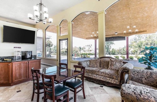 Canyon Lake Hotel | Rodeway Inn & Suites Canyon Lake I-15