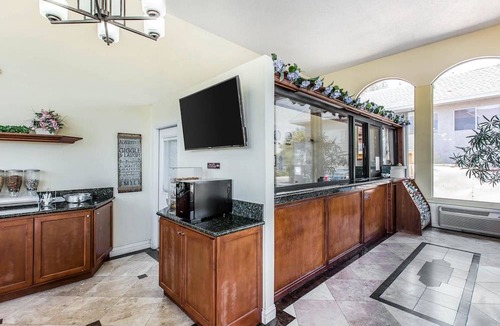 Canyon Lake Hotel | Rodeway Inn & Suites Canyon Lake I-15