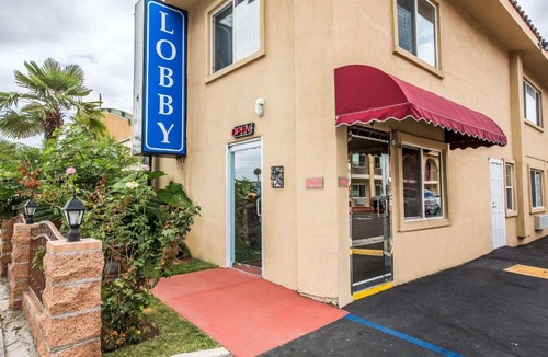 Bellflower Hotel | Rodeway Inn & Suites