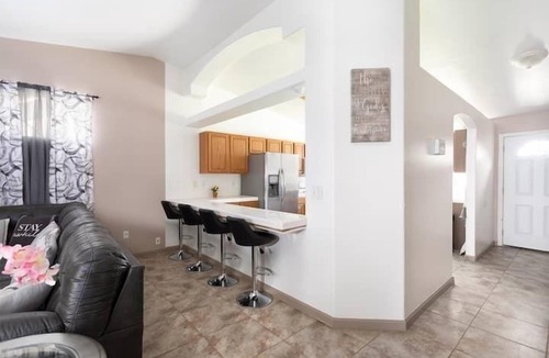 Greenacres House | Rollingbay · Luxurious 4BR Getaway with Pool Table & 70” TV