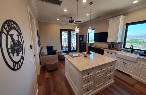 Temecula Villa | Romantic 1 Bedroom Villa Overlooking the Vineyards with INCREDIBLE VIEWS!