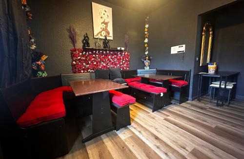 Bankers Hill Apartment | Romantic 6BR Walk to Little Italy & Gaslamp