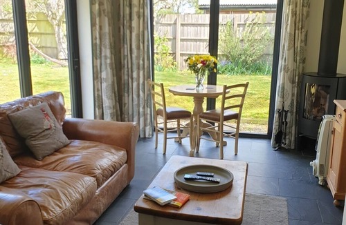 Burley Cottage | Romantic Forest Cottage with private garden, dog friendly, forest views from bed