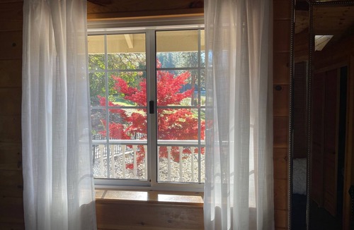 Apple Hill Cabin | Romantic Getaway, Cabin in Apple Hill on 10 Acres with Private Pond