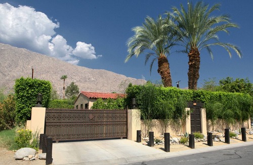 Warm Sands House | ROMANTIC GETAWAY FOR 2! NOTHING ELSE LIKE THIS IN THE ENTIRE VALLEY!