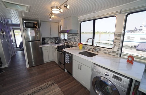 Birds Landing Boat Rental | Romantic Getaway with Sauna, fireplace and great seal watching