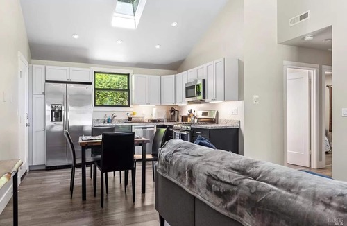Anchor Bay House | Romantic newly renovated beach cottage
