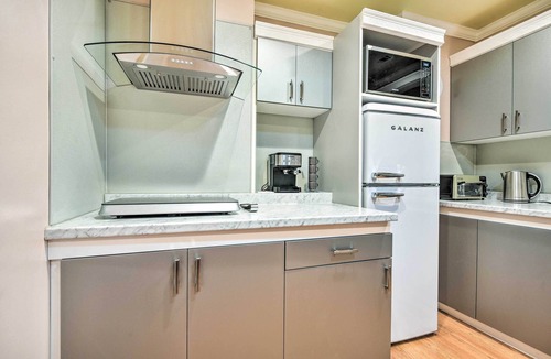 North Central House | Romantic Pasadena Home w/Covered Porch!