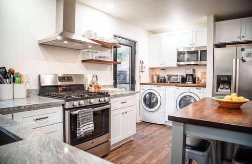 Mariposa Cabin | Romantic River Cabin w/Hot Tub, views, spa bathroom, Close to 2 Yosemite Gates