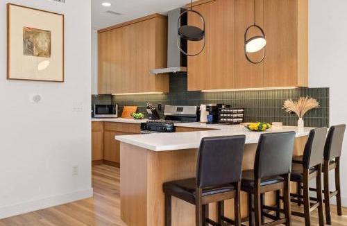 Historic Filipinotown House | Rooftop 3B 3BA House Near Dodger Stadium and DTLA