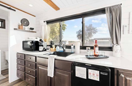 Tulare House | Rooftop Spa! Tiny Home on the Farm with Gym