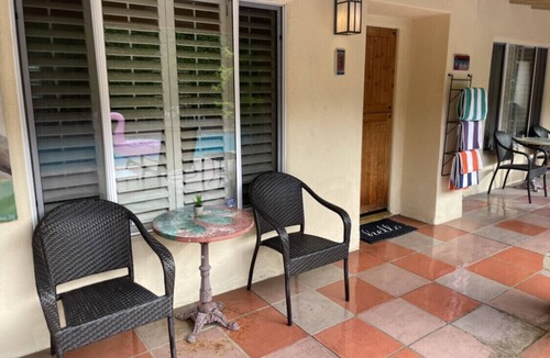 Historic Tennis Club Apartment | Room 3️⃣ (studio) in boutique hotel with kitchen by the pool in downtown PS 🌵