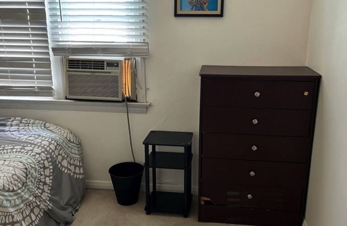 Los Angeles House | Room in a Beautiful Home in Huntington Park