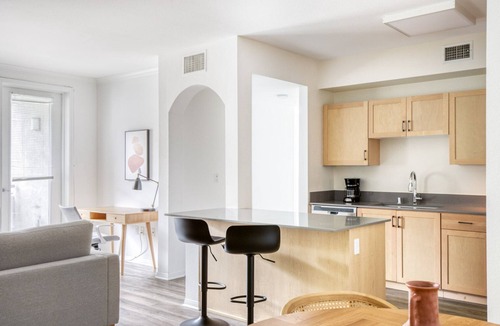 Hollywood Apartment | Roomy Hollywood 2BR w/Gym, Pool, nr. Chinese Theater, by Blueground