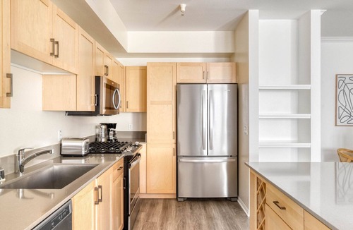 Hollywood Apartment | Roomy Hollywood 2BR w/Gym, Pool, nr. Chinese Theater, by Blueground