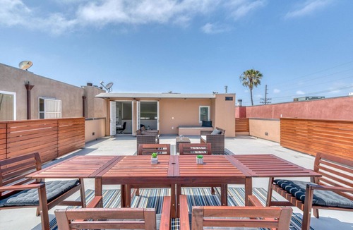 Marina Peninsula Apartment | Roomy Marina Del Rey 3BR, nr Beach, Shops & Canals, by Blueground