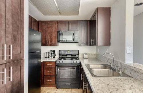 NoHo Arts District Apartment | Roomy North Hollywood 2BR w/Gym & Pool, near TJ & Shops, by Blueground