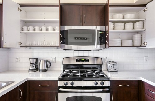 Warner Center Apartment | Roomy Woodland Hills 2BR w/Pool & Gym, near Warner Center, by Blueground
