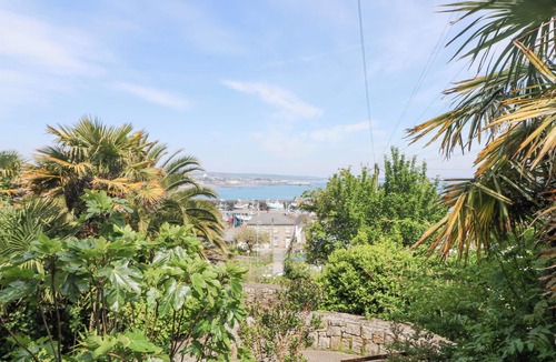 Newlyn House | ROSE VILLA, pet friendly, country holiday cottage in Newlyn