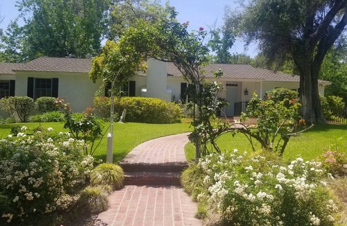 La Canada Flintridge House | ROSEBOWL Pasadena 40% off Huge sleeps16 Large Family/Group, Pets Free, Handicap