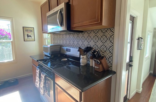 North Central House | Rosebud: Charming 2-bedroom home in Pasadena